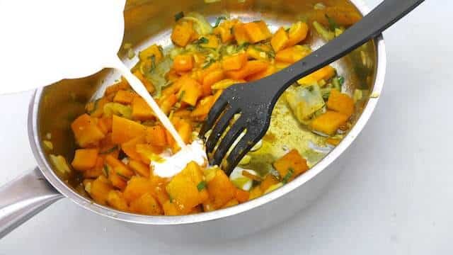 You will love this pumpkin pasta sauce with cinnamon and crunchy grilled bacon! Pumpkin just cries out for butter, sage and bacon...