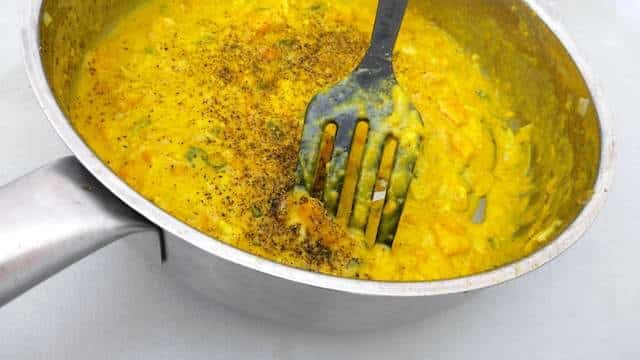 You will love this pumpkin pasta sauce with cinnamon and crunchy grilled bacon! Pumpkin just cries out for butter, sage and bacon...
