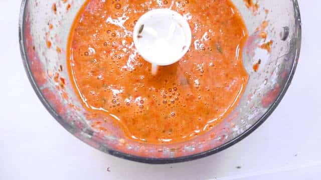 Delicious rabbit in salmorejo sauce, a Canarian signature dish! Try out this Spanish delight: very few ingredients needed!