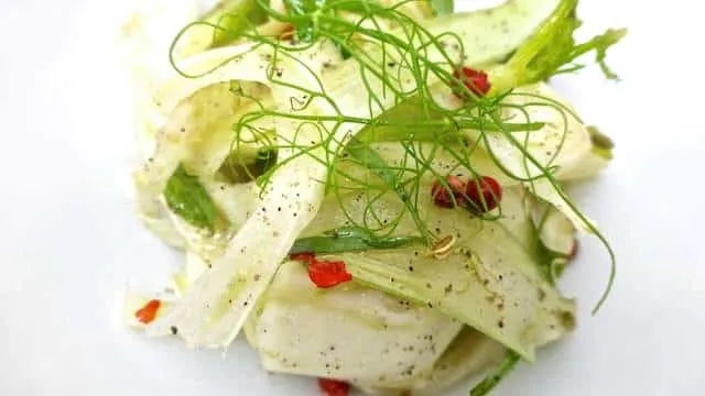 This raw shaved fennel salad is a perfect side dish for grilled fish. Light, fresh and crunchy: that's all I was looking for.