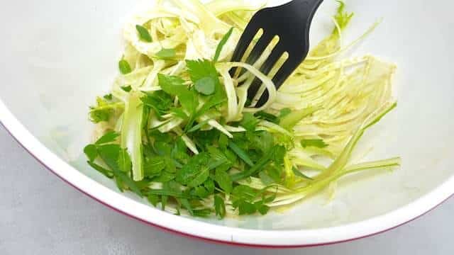 This raw shaved fennel salad is a perfect side dish for grilled fish. Light, fresh and crunchy: that's all I was looking for.