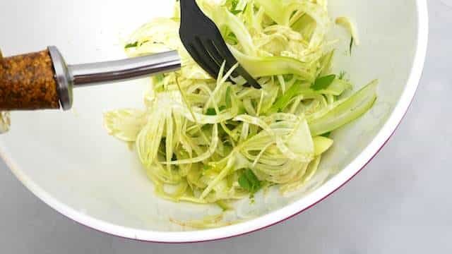 This raw shaved fennel salad is a perfect side dish for grilled fish. Light, fresh and crunchy: that's all I was looking for.