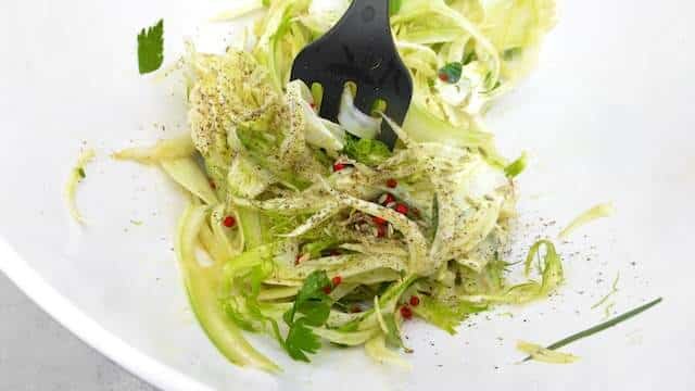 This raw shaved fennel salad is a perfect side dish for grilled fish. Light, fresh and crunchy: that's all I was looking for.
