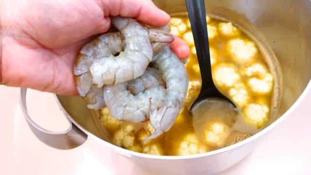 Here is a flavorful shrimp soup recipe with saffron and crunchy cauliflower florets in a delicious homemade shrimp stock...