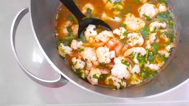 Here is a flavorful shrimp soup recipe with saffron and crunchy cauliflower florets in a delicious homemade shrimp stock...