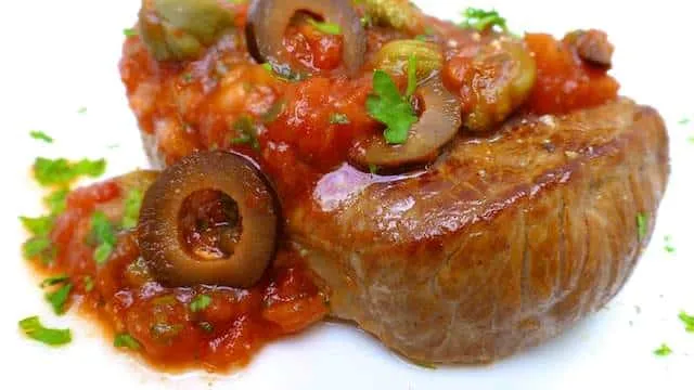 My steak pizzaiola sauce: a homemade and hearty tomato sauce for steaks... The perfect Italian steak dinner! I'm definitely in!