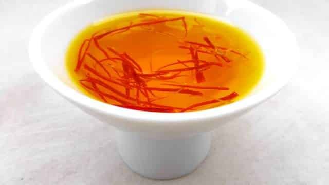 Discover this exotic fish vindaye poisson: it is a fresh onion, vinegar and fish 'curry' from the island of Mauritius! Enjoy!