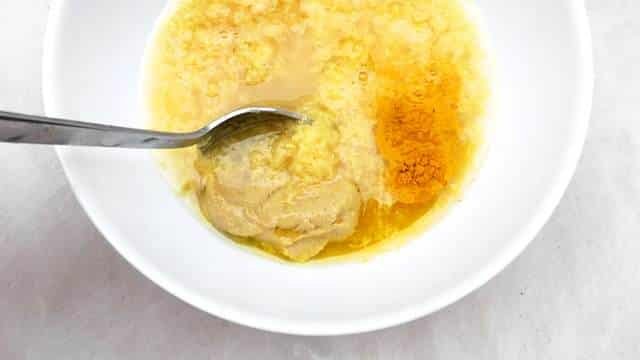 Discover this exotic fish vindaye poisson: it is a fresh onion, vinegar and fish 'curry' from the island of Mauritius! Enjoy!