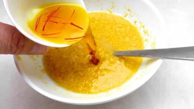 Discover this exotic fish vindaye poisson: it is a fresh onion, vinegar and fish 'curry' from the island of Mauritius! Enjoy!