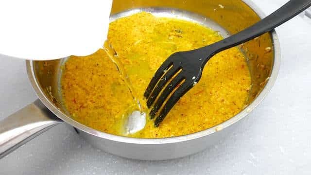 Discover this exotic fish vindaye poisson: it is a fresh onion, vinegar and fish 'curry' from the island of Mauritius! Enjoy!