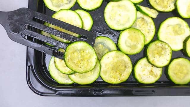 Healthy, light and easy to prepare: this grilled eggplant and zucchini carpaccio has it all. And you can easily prep this one a day in advance.