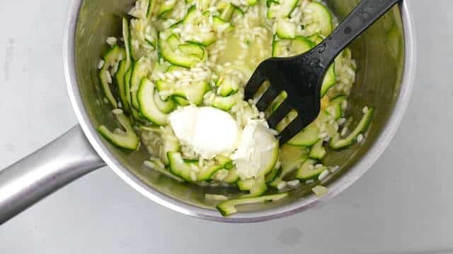 Creamy Zucchini Risotto with mascarpone and fresh tarragon! This most easy zucchini risotto brings me back to my very first attempt to make a risotto.