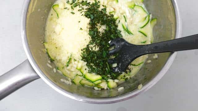 Creamy Zucchini Risotto with mascarpone and fresh tarragon! This most easy zucchini risotto brings me back to my very first attempt to make a risotto.