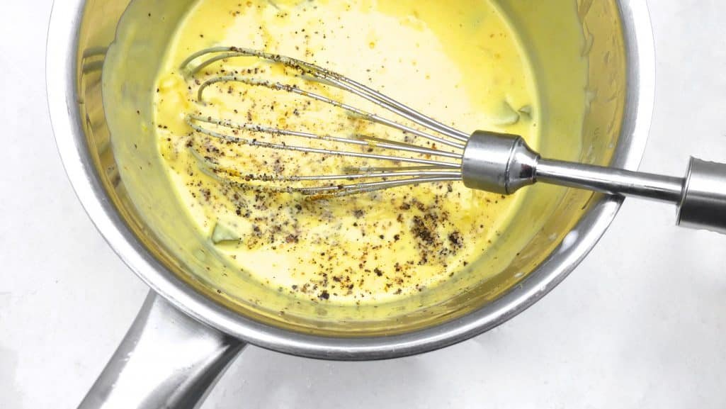 My pork chops crosse and blackwell style: sizzling pork chops in a piccalilli cream sauce... This dinner is ready in 30 minutes!