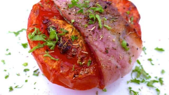 Baked tomatoes recipe: tomatoes wrapped in bacon and grilled to perfection! Great vegetable side dish for turkey, chicken or pork!