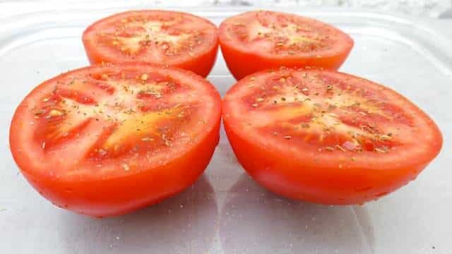 Baked tomatoes recipe: tomatoes wrapped in bacon and grilled to perfection! Great vegetable side dish for turkey, chicken or pork!