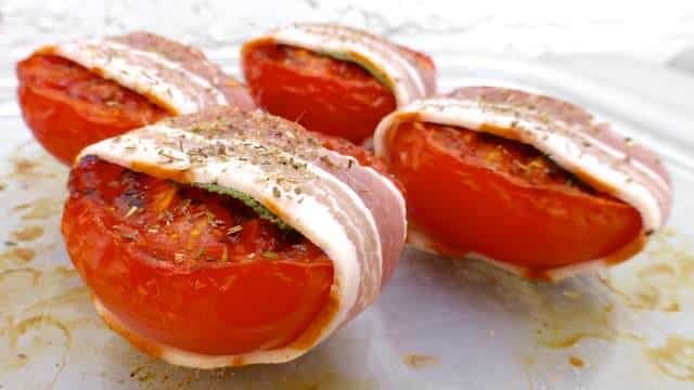 Baked tomatoes recipe: tomatoes wrapped in bacon and grilled to perfection! Great vegetable side dish for turkey, chicken or pork!