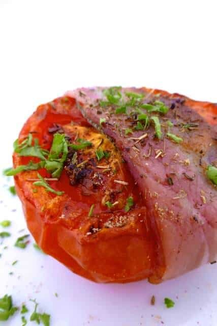 Baked tomatoes recipe: tomatoes wrapped in bacon and grilled to perfection! Great vegetable side dish for turkey, chicken or pork!