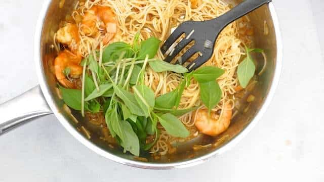 This is a flavorful Thai basil shrimp recipe, a simple noodle stir fry with amazing Thai flavors! I love the combination of noodles and shrimp...