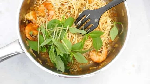 This is a flavorful Thai basil shrimp recipe, a simple noodle stir fry with amazing Thai flavors! I love the combination of noodles and shrimp...