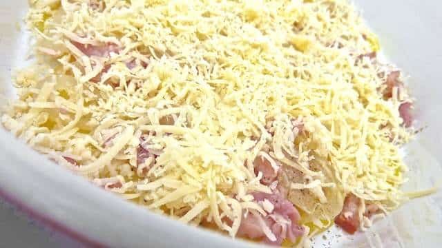Comfort food: my cheesy potato casserole! Sliced potatoes, onions and bacon braised in beer and covered with a gooey layer of melted cheese…
