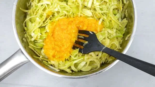 Fennel Escabeche Recipe: a lukewarm fennel salad with orange juice and vinegar, the perfect side dish for duck or grilled fish.