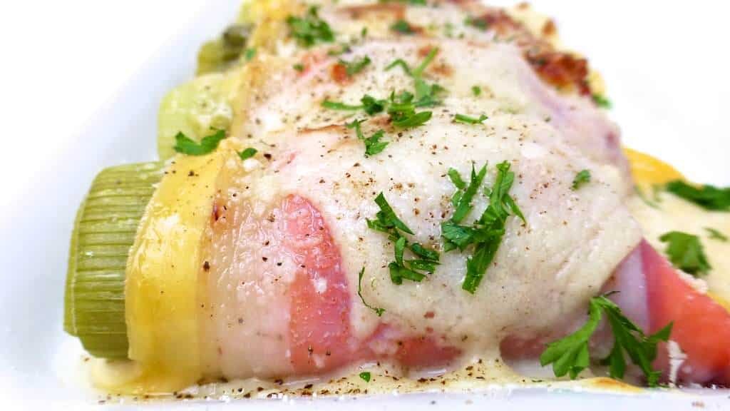 Here’s a creative take on the Belgian chicory rolls classic: my creamy easy ham and leeks rolls au gratin in cheese sauce...