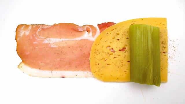 Here’s a creative take on the Belgian chicory rolls classic: my creamy easy ham and leeks rolls au gratin in cheese sauce...