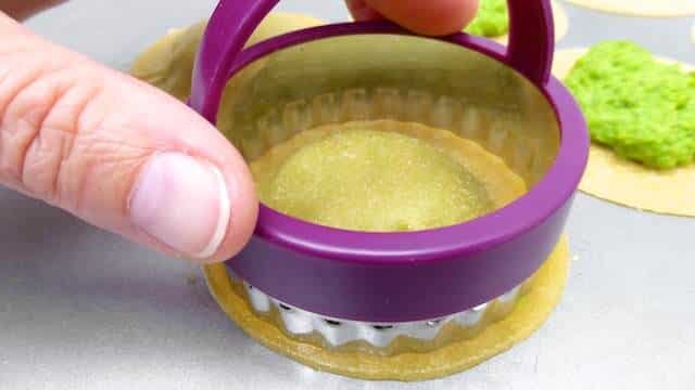 My homemade ravioli recipe: a fresh ravioli recipe with peas and a surprising fresh twist of mint. Learn how to make fresh pasta!