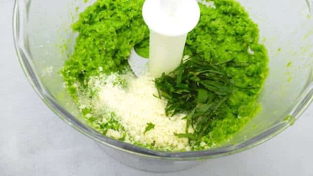 My homemade ravioli recipe: a fresh ravioli recipe with peas and a surprising fresh twist of mint. Learn how to make fresh pasta!