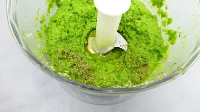 My homemade ravioli recipe: a fresh ravioli recipe with peas and a surprising fresh twist of mint. Learn how to make fresh pasta!