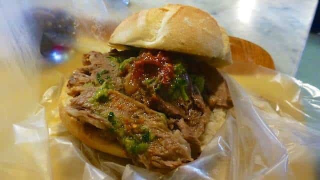 Lampredotto Da Nerbone: a tripes sandwich for breakfast in Florence! Read here where you can find the best lampredotto sandwich in town!