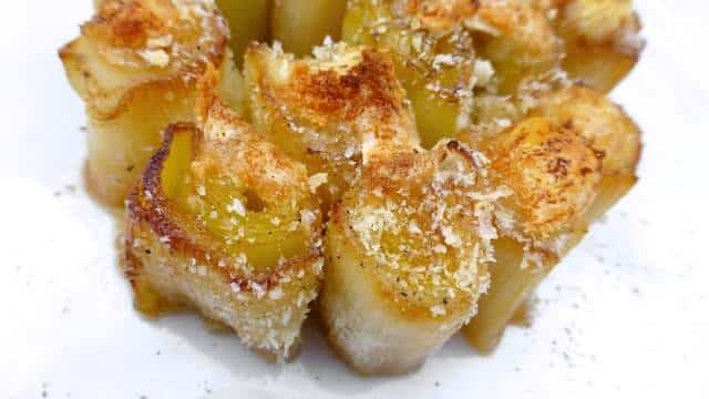 My oven baked leeks au gratin: silky smooth leeks braised in beer... I'm sure that you are going to love this leeks au gratin!