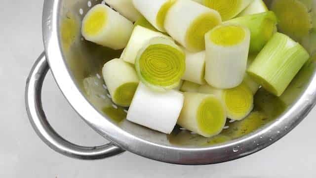 My oven baked leeks au gratin: silky smooth leeks braised in beer... I'm sure that you are going to love this leeks au gratin!