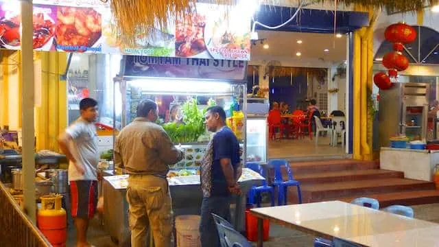 What to eat for dinner at the night food stalls of I Love You Cafe Batu Ferringhi... So many dishes to choose from! Let me help you decide.