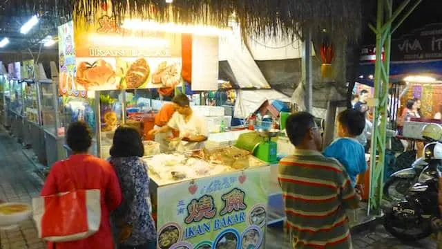 What to eat for dinner at the night food stalls of I Love You Cafe Batu Ferringhi... So many dishes to choose from! Let me help you decide.