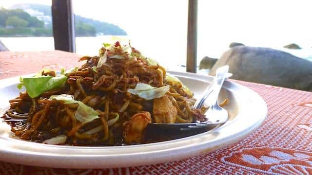Read all about Rajah's Miami Cafe Batu Ferringhi and Mary's great food! This little restaurant is a quiet paradise, with lovely ocean views.