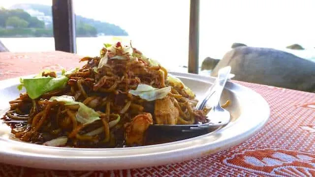 Read all about Rajah's Miami Cafe Batu Ferringhi and Mary's great food! This little restaurant is a quiet paradise, with lovely ocean views.