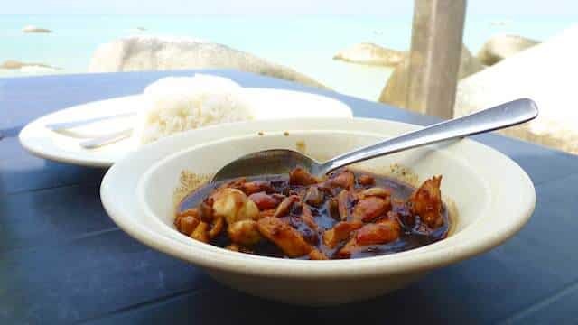Read all about Rajah's Miami Cafe Batu Ferringhi and Mary's great food! This little restaurant is a quiet paradise, with lovely ocean views.