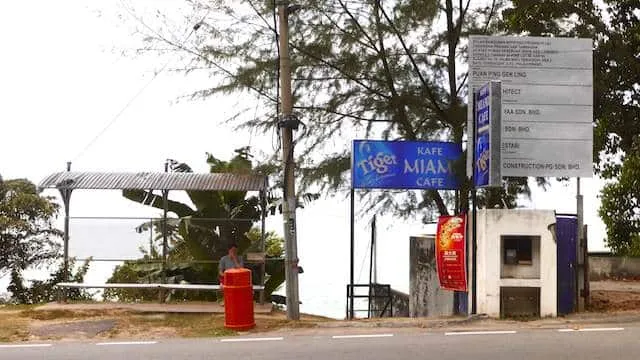 Read all about Rajah's Miami Cafe Batu Ferringhi and Mary's great food! This little restaurant is a quiet paradise, with lovely ocean views.