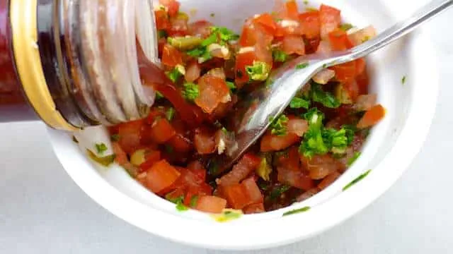 Easy Mussels Vinaigrette Recipe Now here's a super tasty cold appetizer: mussels vinaigrette recipe or cooked mussels topped with a fresh tomato bruschetta!