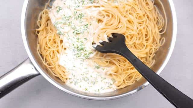 Creamy lemon sabayon spaghetti with egg yolk, my personal pasta al limone recipe! Based on a delicious recipe from Italian chef Maria Landis.