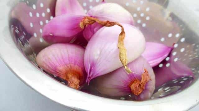 How sweet do these roasted shallots look? Incredibly sweet, that's what I think! These are a great side dish for lamb or steak!