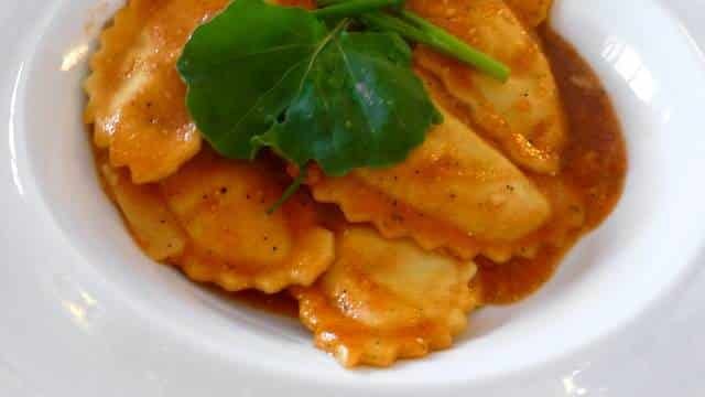 Sunday lunch at restaurant Tal Familja in Marsaskala (Malta)! Maltese classics on the menu: rabbit, seabream, ricotta stuffed ravioli and bigilla.