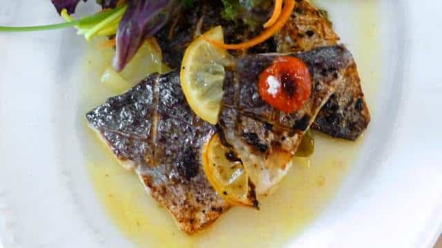 Sunday lunch at restaurant Tal Familja in Marsaskala (Malta)! Maltese classics on the menu: rabbit, seabream, ricotta stuffed ravioli and bigilla.