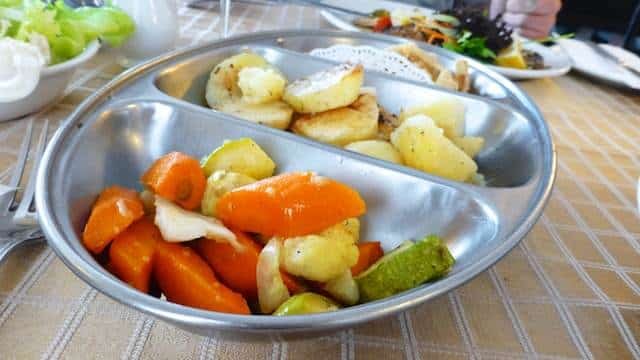 Sunday lunch at restaurant Tal Familja in Marsaskala (Malta)! Maltese classics on the menu: rabbit, seabream, ricotta stuffed ravioli and bigilla.