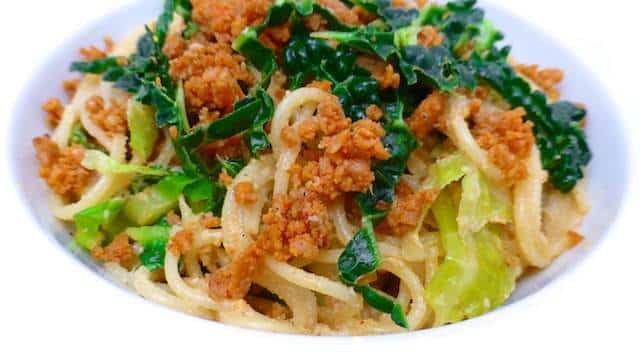 Easy Walnut Pasta With Kale & Merguez This creamy walnut pasta with sausages is a hearty and comforting earthy pasta recipe to brighten up those dark and cold evenings!