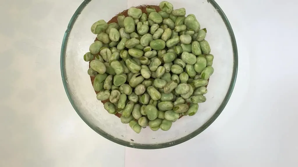 Best Spanish Habas Con Jamon Recipe Are you a huge fan of broad beans? Then do try these popular habas con jamon, a classic Spanish bean side salad with ham...