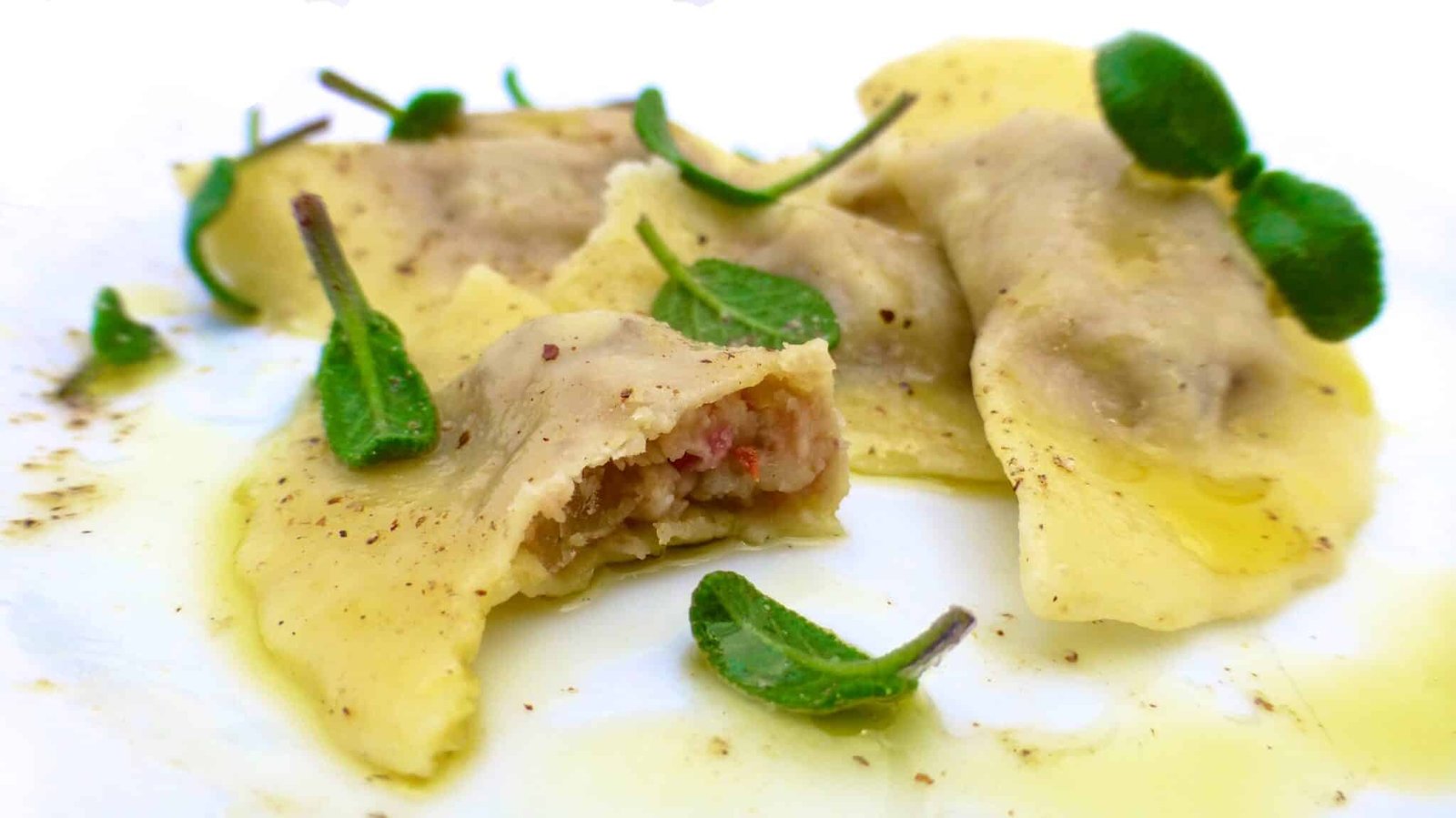 Easy Chestnut Ravioli in Sage Butter First time I had chestnut ravioli was in Florence. I truly love that sweet flavor and creamy texture! Here's my recipe with sage butter sauce...