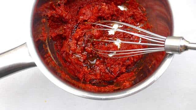 My homemade tomato ketchup recipe or how to make your favorite sauce... from scratch in your own kitchen. Yes, you can make ketchup at home!
